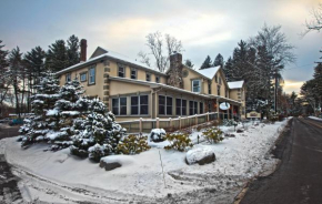Гостиница Woodfield Manor Resort: A Sundance Vacations Resort, Креско